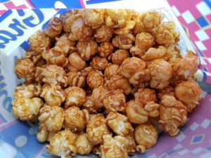 Clean caramel popcorn for Halloween.